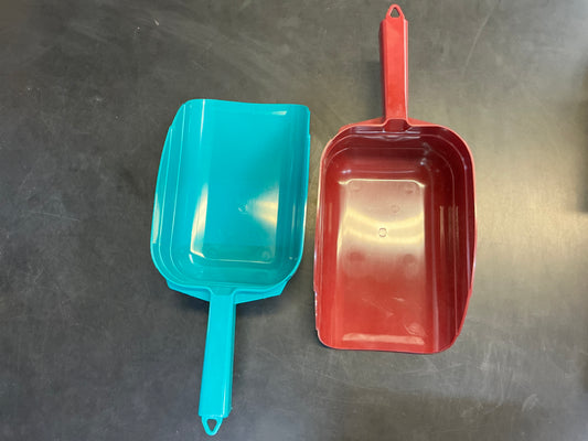 Plastic scoop